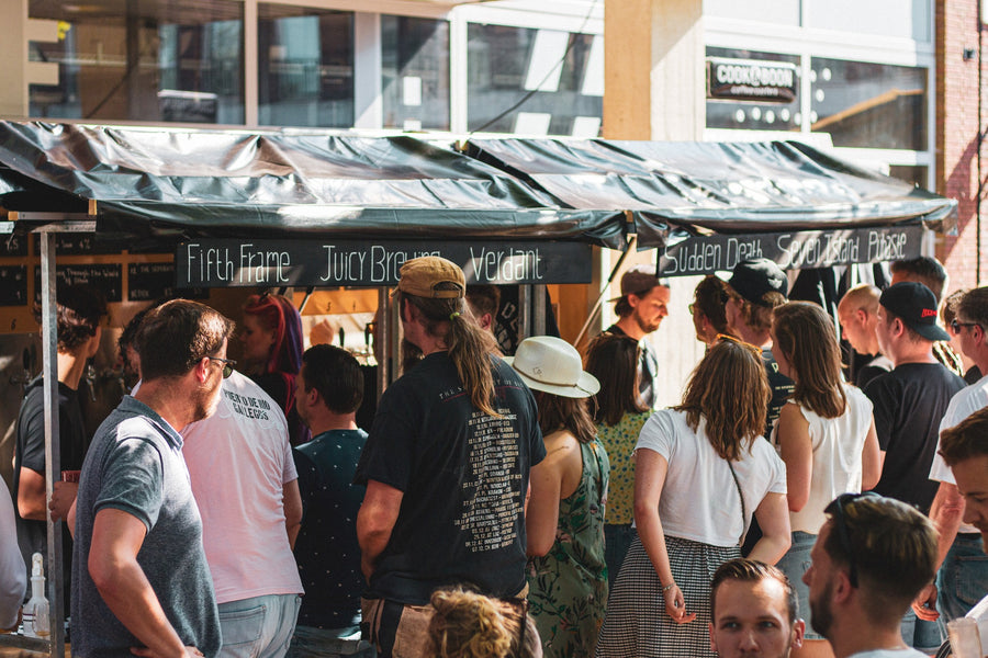 Festival de bière Taphorst sur la place devant Hoptimaal et Tjaps